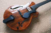 Guitare Jazz Archtop Faite à la Main Yunzhi, Table en Épicéa Creuse, Écorce en Érable Flammé Massif, Guitare Électrique Personnalisable, Touche en Ébène
