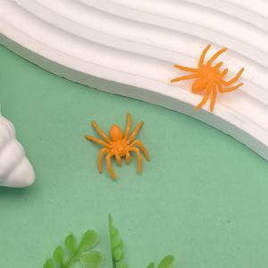 100 Uds pequeñas arañas de simulación de Halloween Mini juguetes de plástico resina Micro ornamento casa de muñecas muebles decoración del hogar 18*22mm - Product Image 5
