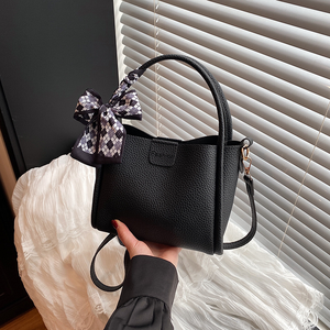 Sac à main pour femme, nouvelle collection printemps/été 2025, style niche, sac seau polyvalent, sac bandoulière - Product Image 1