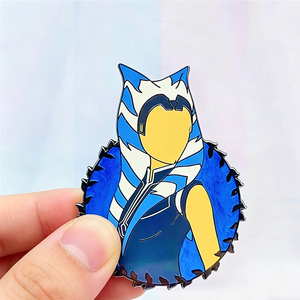 Pin de Solapa Personalizado con Diseño de Dibujos Animados, en Metal Esmaltado Duro con Recubrimiento de Níquel Negro, Ideal para Regalos, Precio de Fábrica - Product Image 2