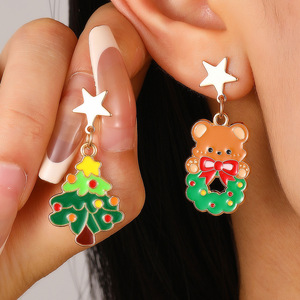 Pendientes colgantes de estrella de cinco puntas asimétricos de moda de aleación de Reno de árbol de Navidad de Papá Noel de goteo de aceite de dibujos animados transfronterizos - Product Image 1