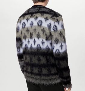 Cardigan en fourrure à manches longues avec motif de logo personnalisé Oem & Odm Pull en mohair jacquard pour hommes - Product Image 3