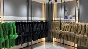 <span class=keywords><strong>Chaqueta</strong></span> de Cuero Genuino Janefur de <span class=keywords><strong>Talla</strong></span> <span class=keywords><strong>Grande</strong></span>, por Encima de la Rodilla, con Cuello y Puños de Piel <span class=keywords><strong>Grande</strong></span>, Cortavientos Largo de Invierno para <span class=keywords><strong>Mujer</strong></span>, Abrigo de Cuero Real - Product Image 4
