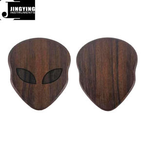 Accesorios de guitarra musical Jingying 2023, púas de guitarra de madera maciza personalizadas Sapelli/palisandro/Púa de guitarra CHACATE PRETO - Product Image 6