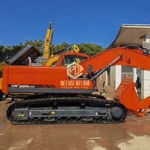 รถขุดตีนตะขาบ Doosan DX225LCA มือสอง ขนาด 22 ตัน เครื่องจักรงานหนักสำหรับงานดิน เครื่องขุดไฮดรอลิกมือสอง มีสินค้าในสต็อก - Product Image 1