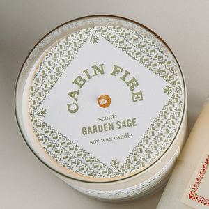 Étiquette personnalisée en papier kraft imprimée sur mesure avec design personnalisé, couvercle anti-poussière pour bougie avec avertissement et pelliculage. - Product Image 4