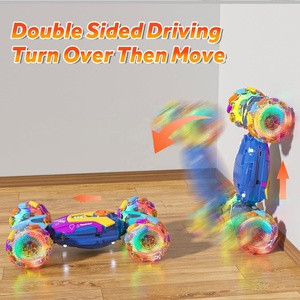 DWI 교육 완구 4WD <span class=keywords><strong>2</strong></span>.4g 제스처 감지 RC 스턴트 자동차 10 KM/H 원격 제어 자동차 360 ° 변형 어린이를위한 스프레이와 자동차 장난감 - Product Image 4