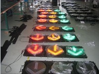 Feu de signalisation piétonnier LED 300 mm avec 2 boules et 2 flèches LED, visibilité 800 m, certifié CE, marque Roadsafe