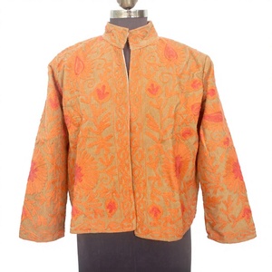 Chaqueta de Tela Cotrise Acolchada con Bordado Floral Hecho a Mano, Detalle de Botones, Forro de Algodón a Rayas, Transpirable, Ecológica, Gruesa para Invierno - Product Image 1