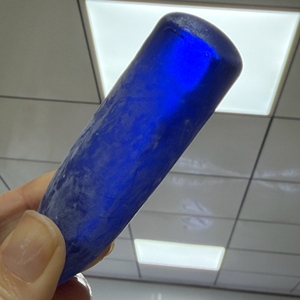 Spinelle bleue cobalt synthétique brute de laboratoire non taillée pour la découpe de pierres précieuses - Product Image 1