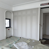 Meuble sur mesure pour toute la maison : buffet, armoire, placard, panneau mural en bois, style côtier américain et français, polyvalent