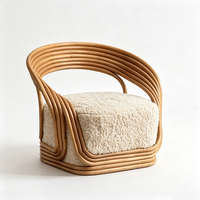 Canapé simple en rotin pour salon, en laine d'agneau, fauteuil en rotin personnalisé directement de l'usine avec coussin doux couleur caramel