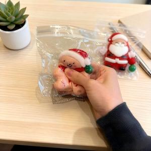 Juguetes Sensoriales Antiestrés de TPR con Forma de Papá Noel y Hombre de Jengibre para Niños y Adultos, Regalos para Fiestas - Product Image 1