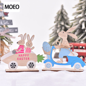 Adorno de madera de conejo de Pascua en bicicleta, Novedad en artesanía de madera para el hogar, Carroza de zanahorias para conejo - Product Image 1