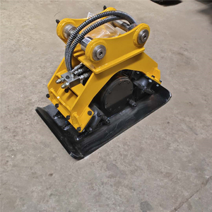 Compacteur à plaques hydraulique compatible avec diverses excavatrices de différentes tonnages. Il intègre les opérations de remblayage et de compactage. - Product Image 4
