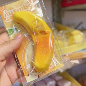 Juguete Antiestrés de PU en Forma de Plátano Amarillo de 12 cm, Súper Suave, Nuevo Regalo para Niños y Adultos, Juguete Relajante para Apretar - Product Image 1