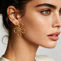 Boucles d'oreilles pendantes en forme de fleur en fil ouvert en acier inoxydable plaqué or 18 carats, boucles d'oreilles minimalistes à motif floral creux pour femmes