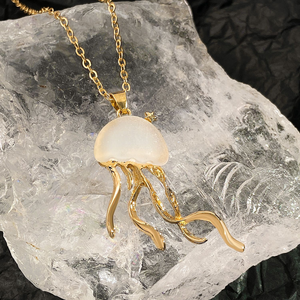 Collier pendentif méduse mate créature de l'océan inspiré chaîne de clavicule en acier inoxydable femmes bijoux marins personnalisables - Product Image 3