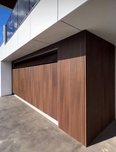 Grille <span class=keywords><strong>de</strong></span> sécurité moderne automatique électrique en aluminium galvanisé en <span class=keywords><strong>acier</strong></span> sectionnel pour <span class=keywords><strong>porte</strong></span> <span class=keywords><strong>de</strong></span> <span class=keywords><strong>garage</strong></span> couleur bois Portail commercial vertical - Product Image 3