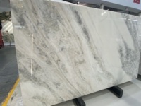 Marbre naturel bleu et blanc, pierre blanche de luxe avec des veines de cristal bleu gris pour les murs décoratifs et les comptoirs