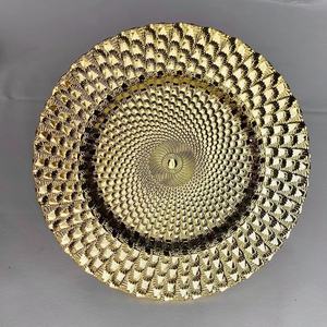 Différents Styles Rond Or Vintage Dentelle Textures Uniques Double Placage Isolation Thermique <span class=keywords><strong>Bol</strong></span> De Fruits Plateau Décoratif Chargeur Plaque - Product Image 3