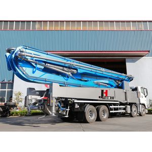Camion pompe à béton JH58-XR de 58 m pour la construction de bâtiments de grande hauteur, offrant une portée étendue et un fonctionnement stable sur les chantiers urbains - Product Image 5