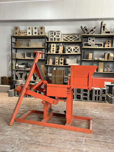 Machine à mouler des briques manuelle et automatique, nouvelle vente chaude, pas besoin d'électricité, machine à fabriquer des briques en argile - Product Image 6