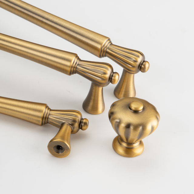 Vintage Brushed Antique Brass Cabinet Knobs Single Hole Flower Shape Drawer Pulls for Bedroom Wardrobe Zinc Alloy