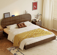 Lit plateforme king size moderne en bois massif personnalisé avec cadre en pin, rangement et rembourrage – Design multifonctionnel et gain de place