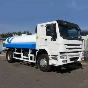 Camion à eau léger chinois 4X2 série Zz1167m4617 5cbm 290hp moteur camion-citerne à eau avec transmission et direction - Product Image 1