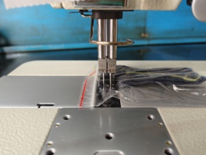 Máquina de Coser Industrial de Doble Puntada BR-875 con Barra de Agujas Dividida, en Oferta - Product Image 6