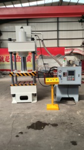 Máquina Hidráulica de Cuatro Columnas para Moldeo por Presión en Caliente de Tapicería Automotriz y Alfombrillas Interiores, 160 Toneladas, con PLC, Motor de Engranajes y Bomba de Alta Velocidad - Product Image 6