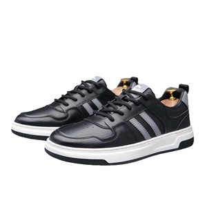 รองเท้าผ้าใบสีขาวสไตล์สปอร์ตแบบสวมใส่สบายสำหรับผู้ชาย หนังแท้ ระบายอากาศได้ดี รุ่นใหม่รับซัมเมอร์ - Product Image 5