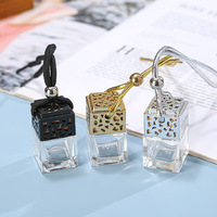 Bouteille de parfum vide pour voiture 8ml, grand format, carré ajouré, diffuseur suspendu pour véhicule, pendentif