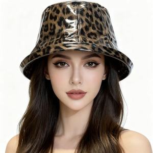 Chapeaux seau en cuir PU verni brillant à motif léopard pour hommes et femmes chapeaux de pêcheur pour femmes chapeau Hip pop vente en gros - Product Image 1
