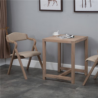 Table basse moderne minimaliste style vieilli pour petit appartement, ensemble table et chaises de salle à manger carrées en bois massif vintage