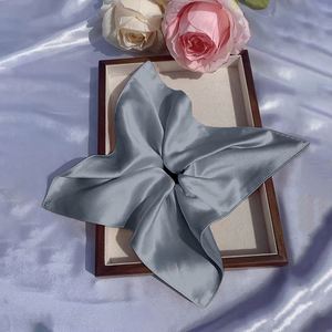 Scrunchie carré brillant 22 Momme en soie de mûrier de luxe, accessoire capillaire élégant pour femme, idéal pour le quotidien - Product Image 2