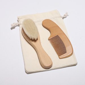Brosse à Cheveux pour Bébé avec Manche en Bois, Poils <span class=keywords><strong>de</strong></span> Chèvre Naturels et Doux, Idéale pour Croûtes <span class=keywords><strong>de</strong></span> <span class=keywords><strong>Lait</strong></span>, pour Nouveau-nés et Tout-petits - Product Image 3