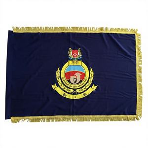 Drapeau personnalisé de club, en feutre résistant, de luxe, tissé, à coudre, aimanté, double face, brodé, imperméable, couleur pleine, avec frange - Product Image 1