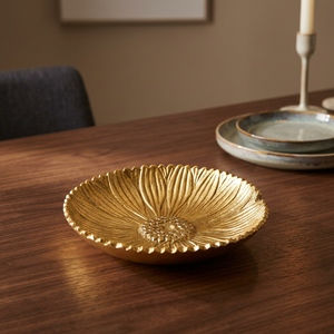 Assiette décorative ronde dorée en métal poli, style glamour, faite à la main, pour les fêtes - Product Image 5