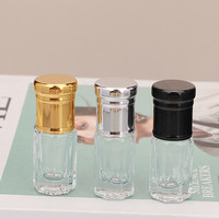 Bouteille de rouleau en verre vide de forme octogonale claire colorée de 3ml 6ml 9ml 12ml pour l'huile d'Oud de parfum d'Attar avec la boule de verre