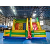 Structure gonflable commerciale ludique pour enfants, mur d'escalade et toboggan combinés, pour aire de jeux extérieure et sports extrêmes