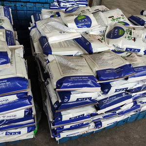 High Tower Technology NPK 17-17-17 Fertilizante soluble en agua NPK Fertilizante compuesto con oligoelementos - Product Image 1