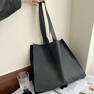 ถุงช้อปปิ้ง LUOYI SD-524 แบบพิมพ์โลโก้ตามสั่ง ผลิตจากพลาสติก PE ผิวด้าน พร้อมหูหิ้ว สำหรับป้องกันฝุ่นและบรรจุภัณฑ์ - Product Image 1