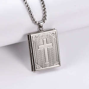 Delicado Collar con Colgante de Marco de Fotos en Acero Inoxidable 316L Chapado en Oro PVD de 14k/18k, Joyería Fina, Collar con Diseño de Biblia para Mujeres y Hombres - Product Image 3