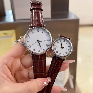 Ensemble de montres à quartz pour couple, bracelet en cuir marron, cadran blanc avec chiffres romains et affichage de la date, Omegaes - Product Image 1