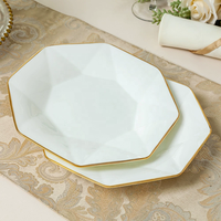Service de vaisselle de luxe en porcelaine fine, assiettes et bols octogonaux en céramique avec élégant rebord doré pour hôtels et banquets de mariage