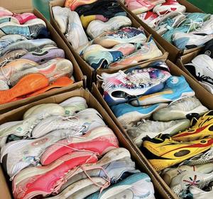 รองเท้าบาสเก็ตบอลแบรนด์จีนมือสองมาใหม่ รองเท้าผ้าใบหุ้มข้อสูงแบรนด์ดังของจีน รองเท้า Ukay Ukay แบบเรียบง่าย - Product Image 2