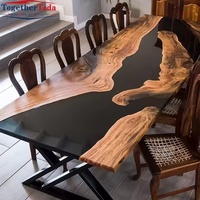 Table à manger en noyer avec résine époxy et bord naturel, table rivière moderne en résine époxy pour la maison