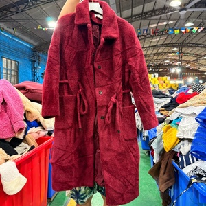 Venta al por mayor <span class=keywords><strong>de</strong></span> <span class=keywords><strong>ropa</strong></span> usada Ukay Ukay: Abrigo <span class=keywords><strong>de</strong></span> invierno <span class=keywords><strong>de</strong></span> felpa con cuello grande <span class=keywords><strong>y</strong></span> bolsillos <span class=keywords><strong>de</strong></span> flores 3D, estilo Teddy, para mujer - Product Image 2